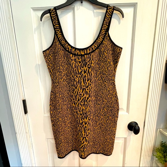 - BCBG Leopard print Body-con Dress size large - Picture 2 of 9
